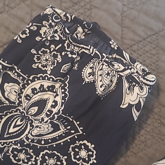 Talbots 3/4 Sleeve Smocked Cuff Blue Paisley Tie Neck Blouse Size Large - Picture 3 of 6